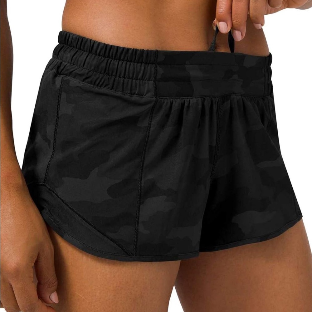 Lululemon Hotty Hot Low-Rise Lined Short 2.5"